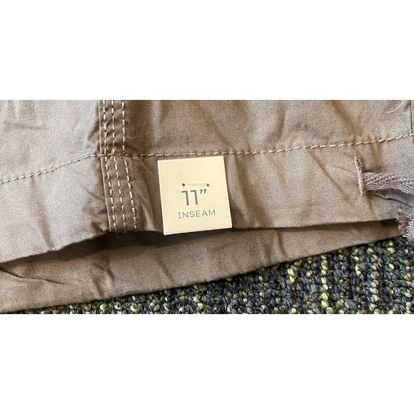St. John's Bay Womens Mid Rise 11" Bermuda Short brown 18 cargo shorts NWT - Picture 2 of 5